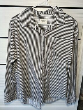 American Eagle Outfitters Black and White Vertical Stripe Button-Down Shirt